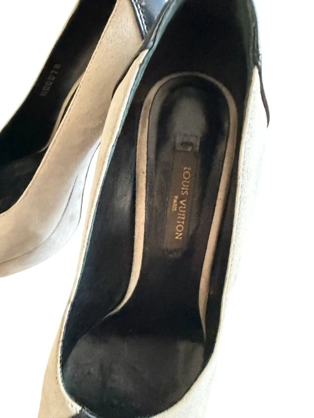 LOUIS VUITTON Gray Black Suede Patent Leather Platform Heels Size 36 / US 6